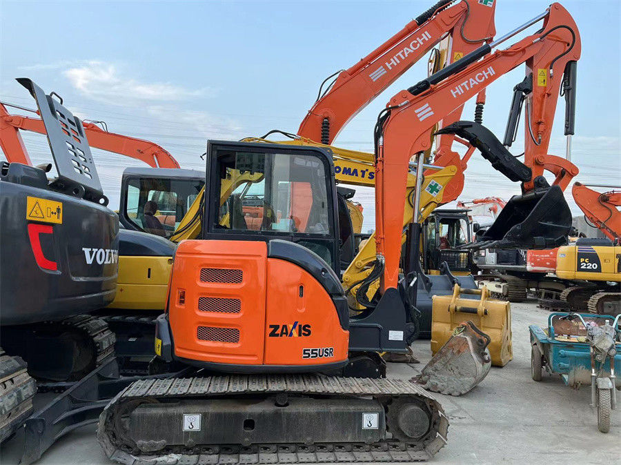 รถขุดตีนตะขาบขนาดเล็ก Hitachi Zx55 มือสองน้ำหนัก 5 ตันสีแดง