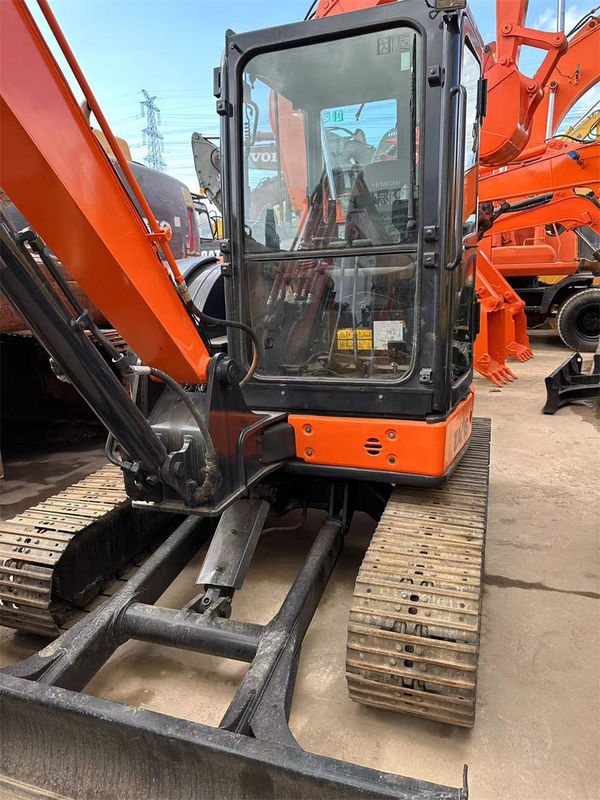 รถขุดตีนตะขาบขนาดเล็ก Hitachi Zx55 มือสองน้ำหนัก 5 ตันสีแดง