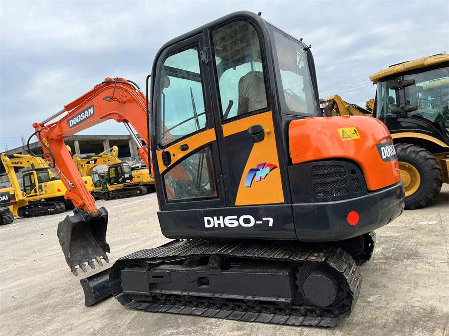 อุปกรณ์ขุดขนาดเล็ก Doosan DH60 Mini Crawler Digger เกาหลีแบรนด์ 6ton