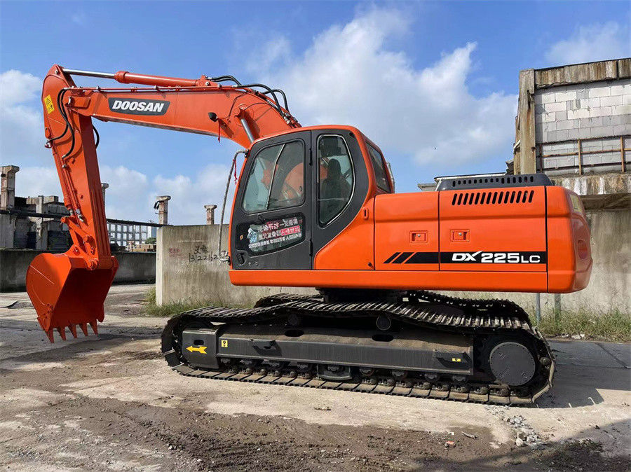 อุปกรณ์ขุด Doosan DX225 มือสอง ผลิตในเกาหลี สภาพดี ใช้น้ํามันน้อย