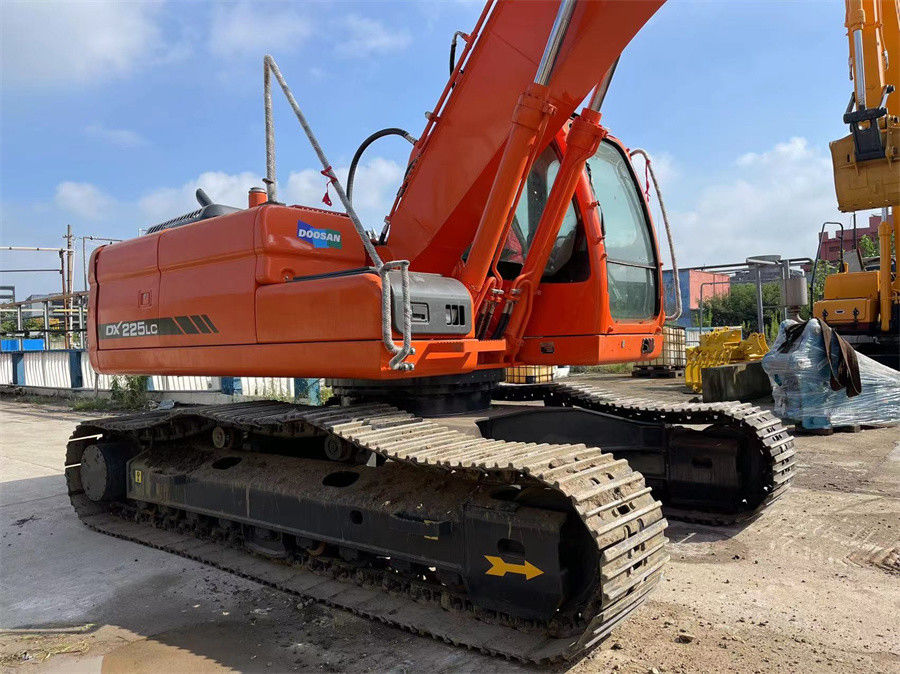 อุปกรณ์ขุด Doosan DX225 มือสอง ผลิตในเกาหลี สภาพดี ใช้น้ํามันน้อย
