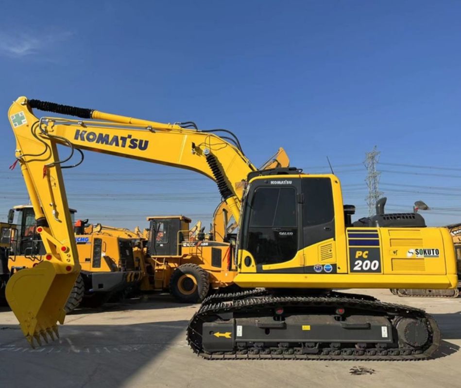 90% เครื่องขับขี่มือสองใหม่ ประเภท Komatsu PC200 ประเทศญี่ปุ่น ผลิตผลงานดีเยี่ยม ใช้งานน้อย
