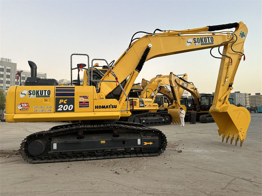 90% เครื่องขับขี่มือสองใหม่ ประเภท Komatsu PC200 ประเทศญี่ปุ่น ผลิตผลงานดีเยี่ยม ใช้งานน้อย