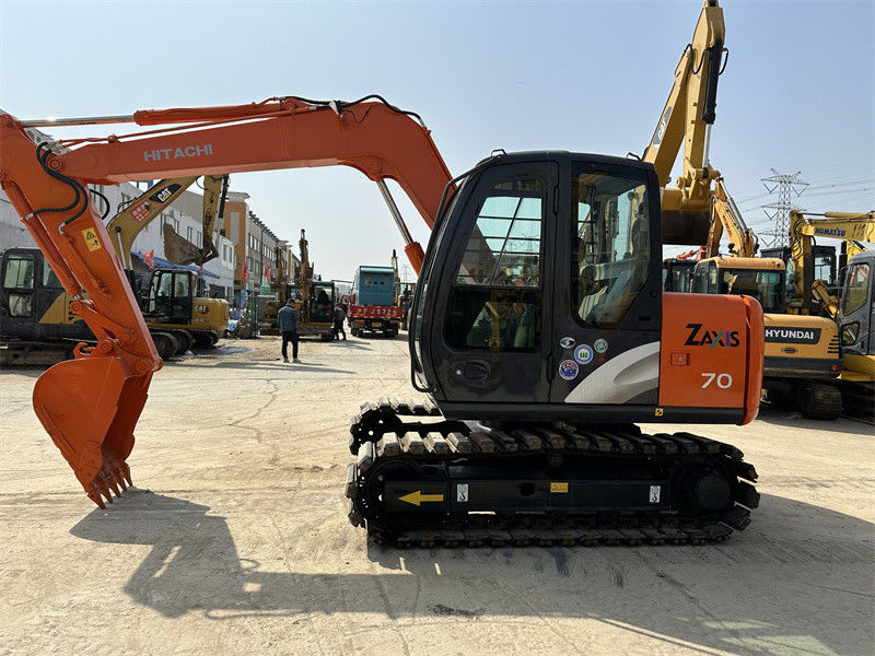 เครื่องขุดแร่ขนาดเล็กมือสองฮิตาชิ ZX70 พร้อมถนนยาง เครื่องขุดเหมืองแร่ขนาด 7 ตัน