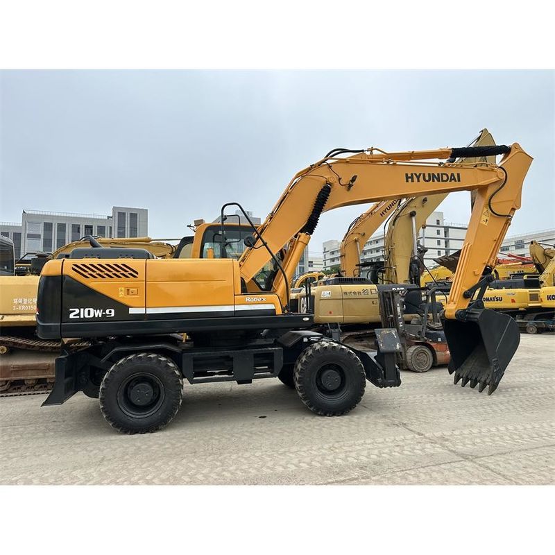 1900 รอบ / นาที คัมมินส์ QSB6.7 เครื่องขุดไฮดรอลิก ด้วยแรงฉีกออก 162 KN / 1.3 M3 ความจุถัง