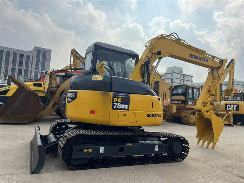 7.8 ตัน ญี่ปุ่น ใช้ Komatsu PC78us เครื่องขุดคราวน์ PC78US-6 เครื่องขุดเล็ก