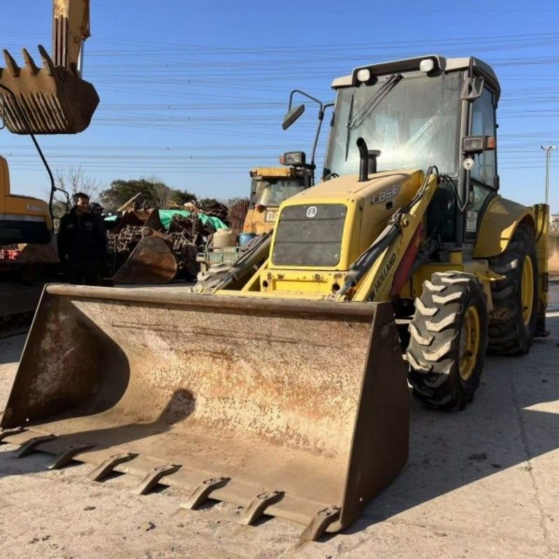 สีเดิม New Holland Loader Backhoe LB85 เครื่องดึงอุตสาหกรรม