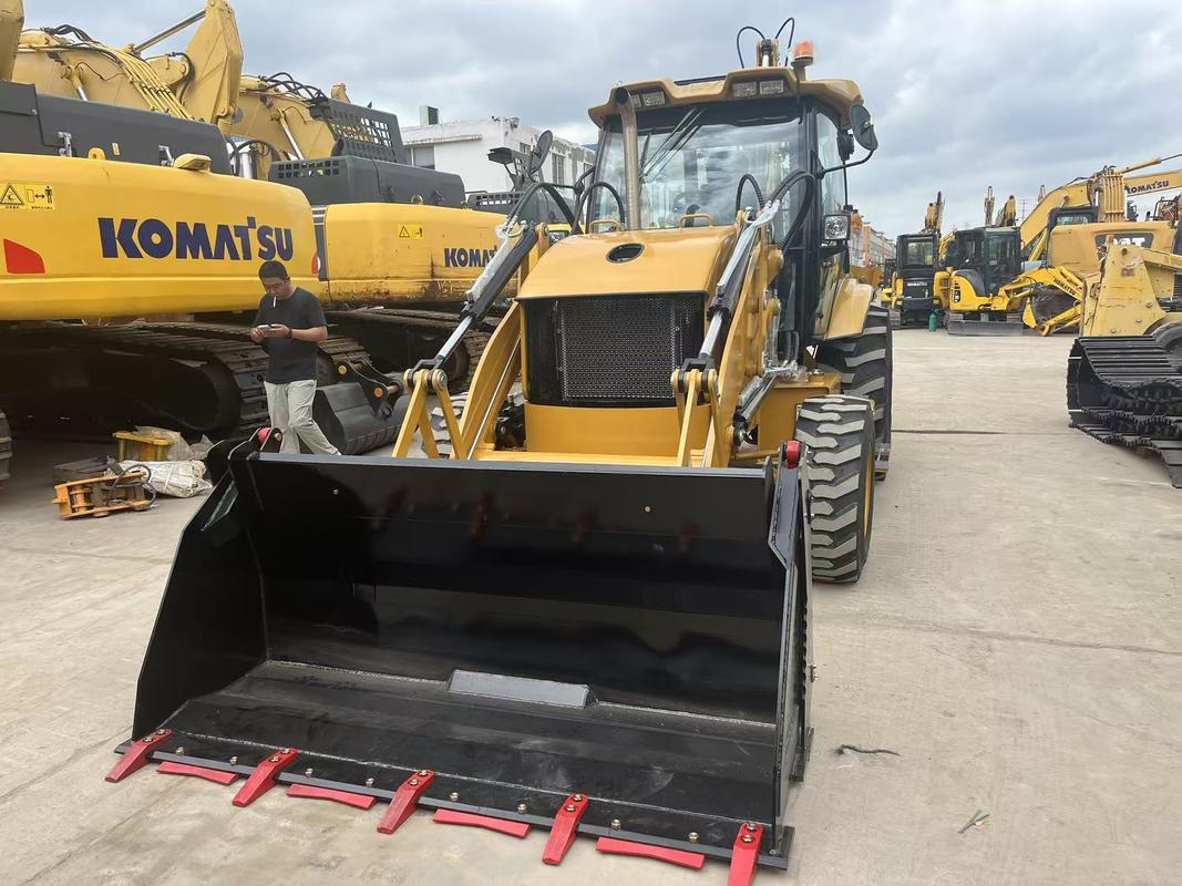 รถขุดตักหน้าขุดหลัง Caterpillar 420F ใหม่เอี่ยม พร้อมถังตักเปิดได้และบูมยืดได้