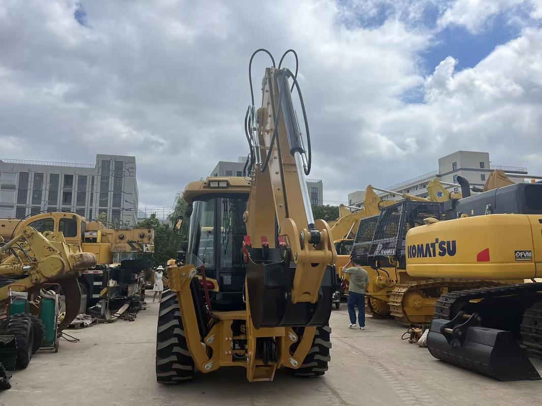 รถขุดตักหน้าขุดหลัง Caterpillar 420F ใหม่เอี่ยม พร้อมถังตักเปิดได้และบูมยืดได้
