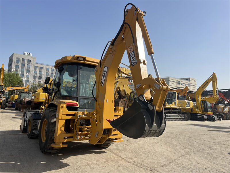 สภาพดี เครื่องจักรกลก่อสร้าง เครื่องขุดถัง JCB 3CX ใหม่ สําหรับขาย