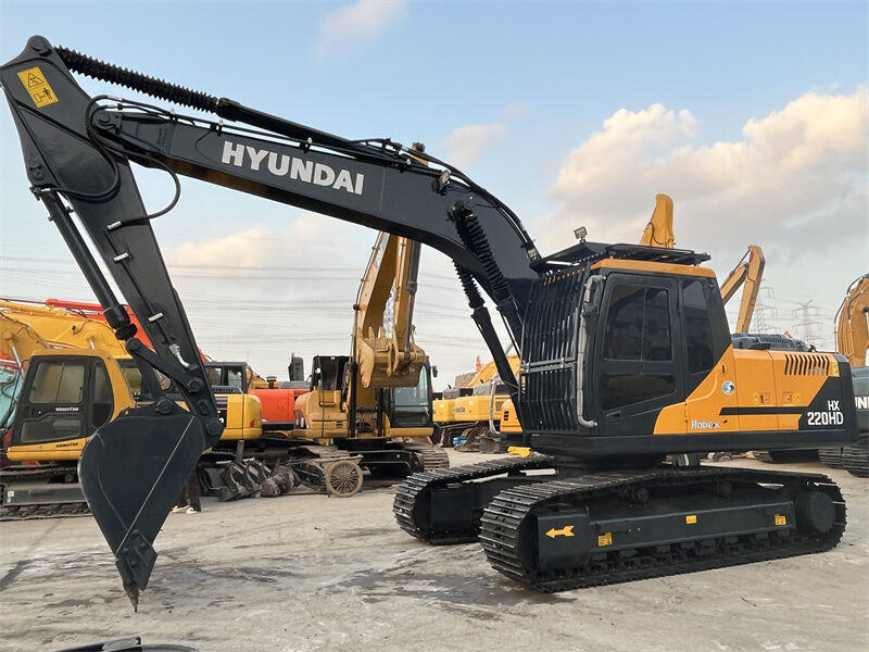 รุ่นใหม่ Hyundai HX220HD Excavator มือสอง 22 ตัน Hyundai 220 Crawler Digger