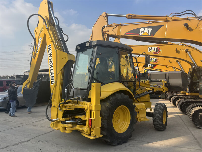 รถขุดตักหลัง LB95B-4PT New Holland มือสอง พร้อมบุ้งกี๋อเนกประสงค์ 4-in-1, ระบบควบคุมแบบ Pilot และห้องโดยสาร ROPS/FOPS
