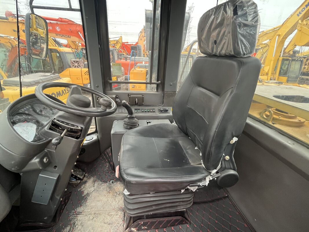 รถตักล้อยาง SDLG L958F มือสอง สภาพดี เครื่องยนต์ 9.7 ลิตร ให้ความสบายสูงสุดแก่ผู้ควบคุมสำหรับการใช้งานระยะยาว