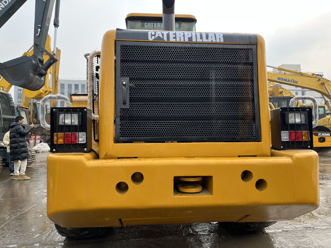 เครื่องบรรทุกล้อ CAT 966H มือสอง ที่มีแรงบุกสูงและระบบขับเคลื่อนที่แข็งแรง ส่งผลงานในสภาพแวดล้อมอุตสาหกรรมที่รุนแรง