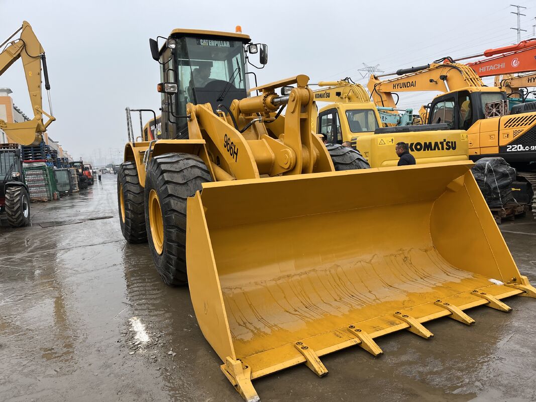 เครื่องบรรทุกล้อ CAT 966H มือสอง ที่มีแรงบุกสูงและระบบขับเคลื่อนที่แข็งแรง ส่งผลงานในสภาพแวดล้อมอุตสาหกรรมที่รุนแรง