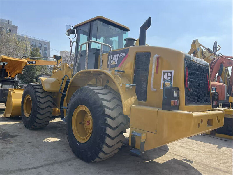 เครื่องบรรทุกล้อ CAT 966H มือสอง พร้อมเครื่องยนต์ Weichai น้ําหนักการทํางาน 23698kgs และความจุของถัง 4.0m3